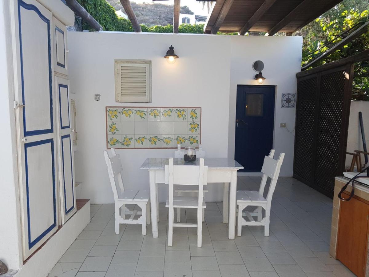 Apartamento Con I Piedi Nell'Acqua Estrómboli Exterior foto