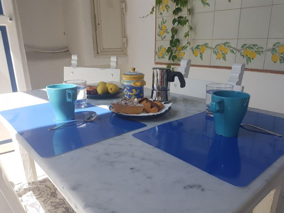 Apartamento Con I Piedi Nell'Acqua Estrómboli Exterior foto